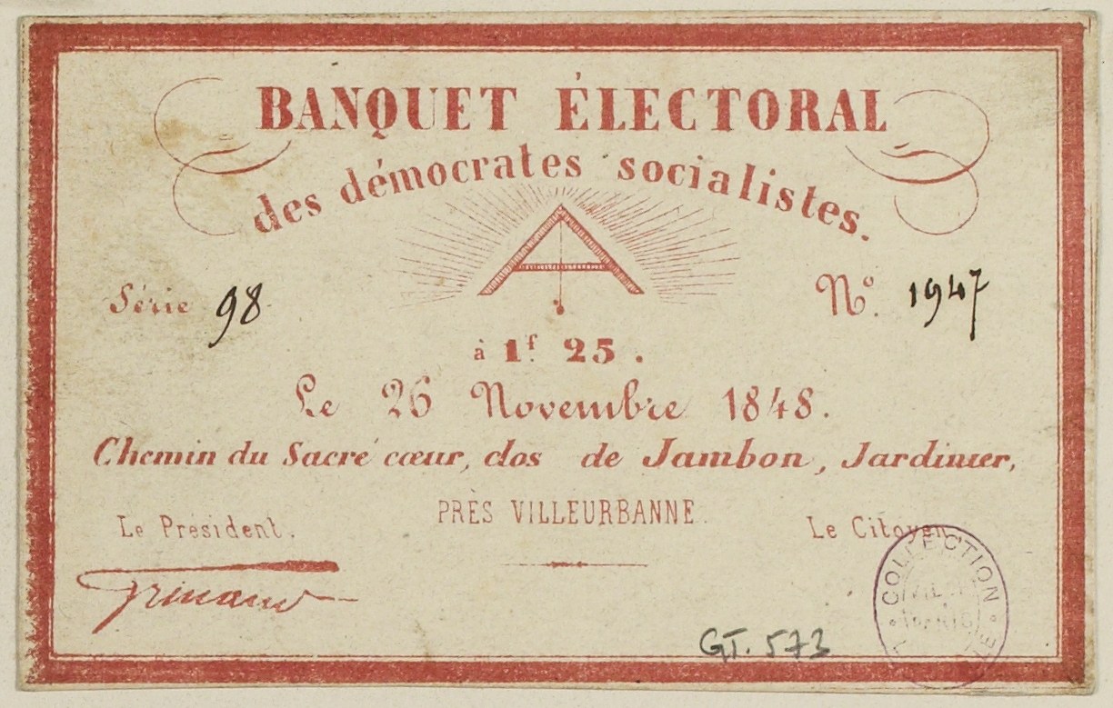 Alter Umschlag mit rotem Rand, der ein Stempel und den Text "Banquet Electoral des Socialistes" trägt.