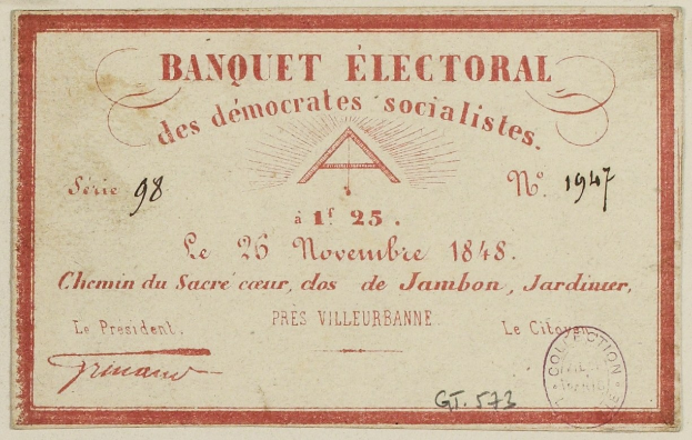 Alter Umschlag mit rotem Rand, der ein Stempel und den Text "Banquet Electoral des Socialistes" trägt.