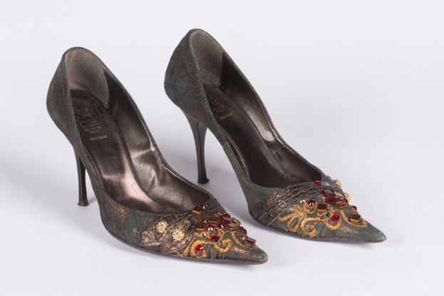 Suki Waterhouses Jimmy Choo Heels Whisper Romance bei Power of Women