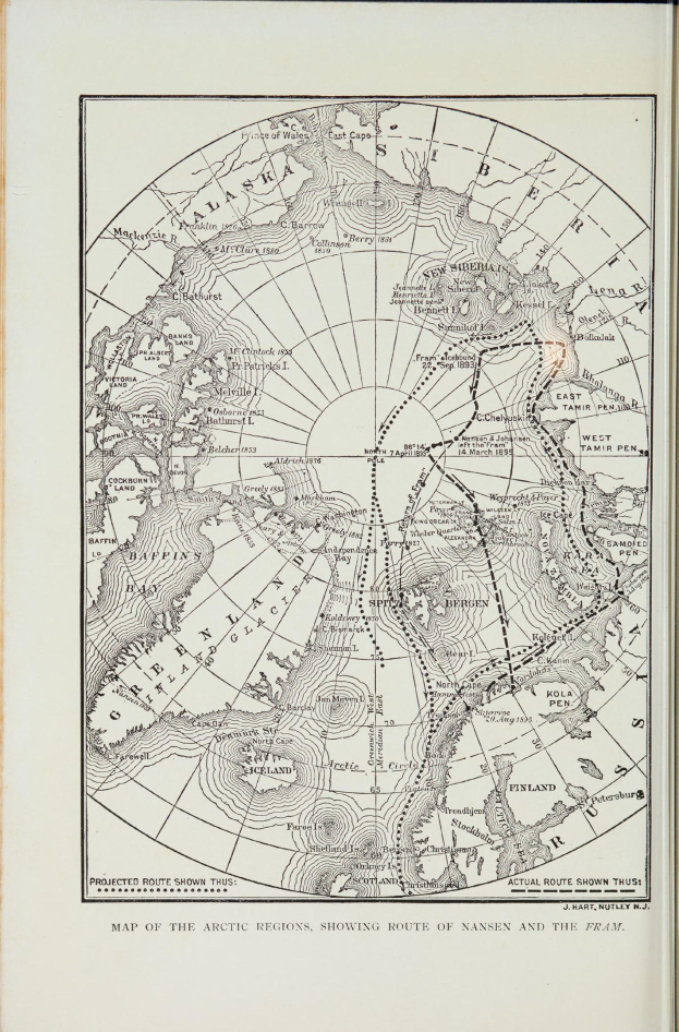 Ein altes Buch mit einer detaillierten Karte des arktischen Gebiets, das geografische Merkmale wie Berge, Flüsse und Gletscher zeigt, begleitet von Text über das Gebiet und seine Bewohner.