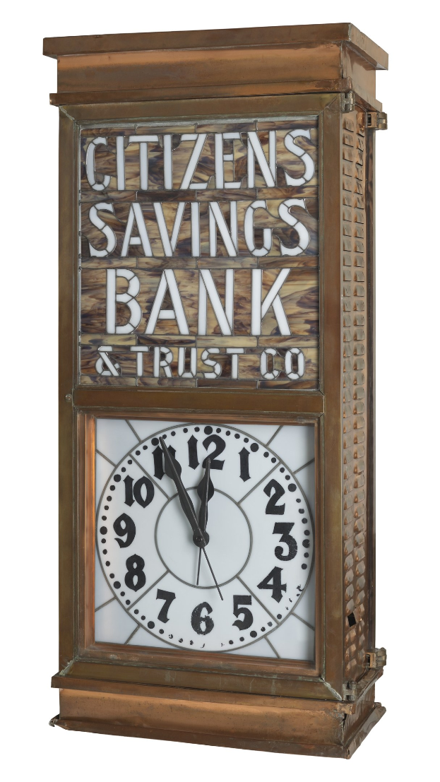 Uhr mit der Aufschrift "Citizens Savings Bank & Trust Co" auf einem weißen Hintergrund.