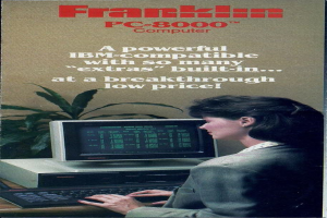 Eine Werbung, die eine Frau an einem Schreibtischcomputer zeigt.