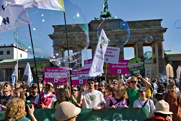 Deutschland verlängert Grenzkontrollen trotz WM-Optimismus und Sicherheitsbedenken