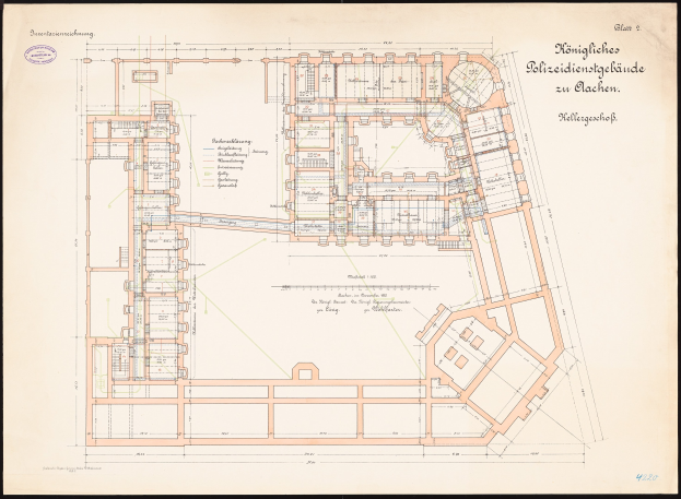 Black and white architectural floor plan of a large building with numerous labeled rooms, titled "Königliches Poliziecidienstgände zu Olachen," accompanied by handwritten text describing the layout.