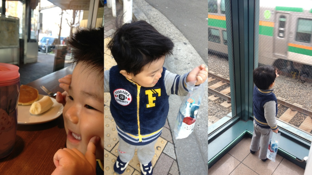 Eine Collage eines Jungen: links lächelt er vor einem Tisch mit einem Glas und Lebensmitteln, mit einem Fahrzeug und Boden im Hintergrund; in der Mitte hält er einen Umschlag; rechts steht er in der Nähe eines Zauns mit einem Zug dahinter.