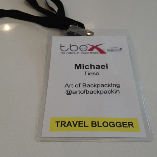 Ein Personalausweis für einen Reiseblogger, der den Namen, das Foto und den beruflichen Titel der Person zeigt.