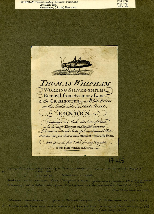 Altes Buch mit einer handgezeichneten Illustration einer Heuschrecke auf dem Cover, das einen schwachen Drucktext auf dem Papier darunter zeigt.