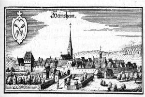 Eine Schwarz-Weiß-Zeichnung einer Stadt mit einem zentralen Uhrenturm, umgeben von Gebäuden, Bäumen, Pflanzen und einem Himmel, mit dem Text "Siemensheim, Deutschland aus dem 17. Jahrhundert" oben.