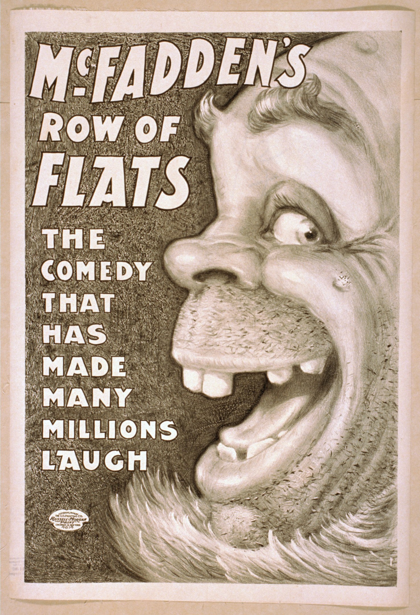 Plakat mit einem lachenden Menschen mit wilden Haaren, weiten Augen und einem breiten Grinsen, eingerahmt von einem hellgelben Hintergrund, mit der Aufschrift "McFadden's Row of Flats: The Comedy That Has Made Many Millions Laugh."