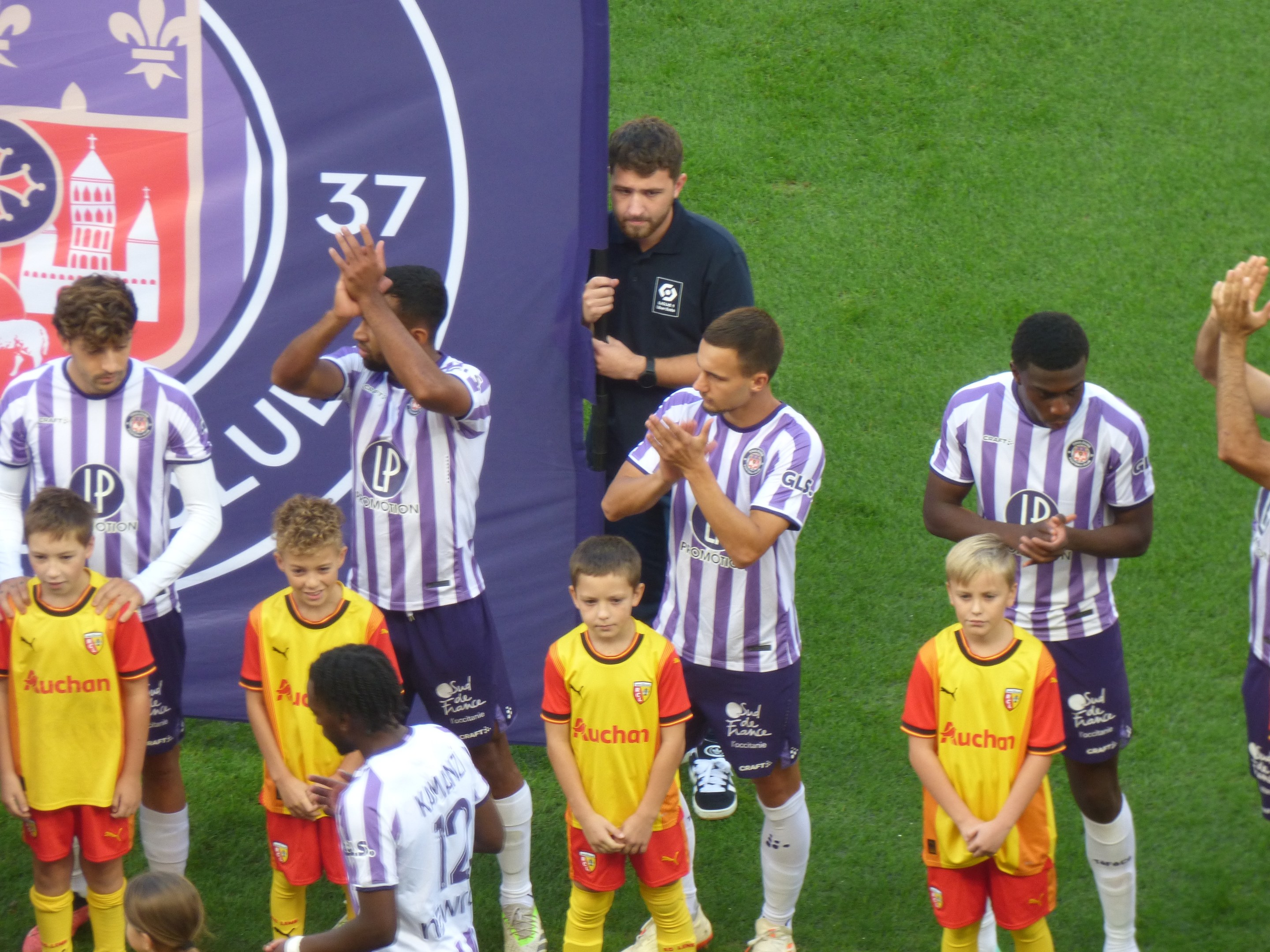 14 Mannschaften beim E-Junior-Turnier in Neersen Fußball-Turnier für einen guten Zweck