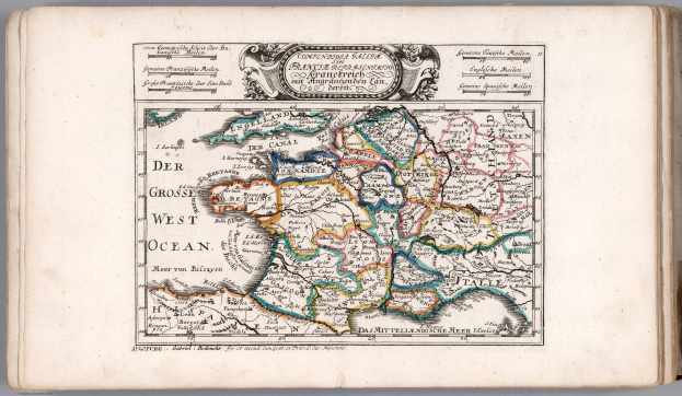 Ein aufgeschlagenes Buch mit einer detaillierten Karte von Deutschlands Provinzen und Städten, begleitet von erklärendem Text.