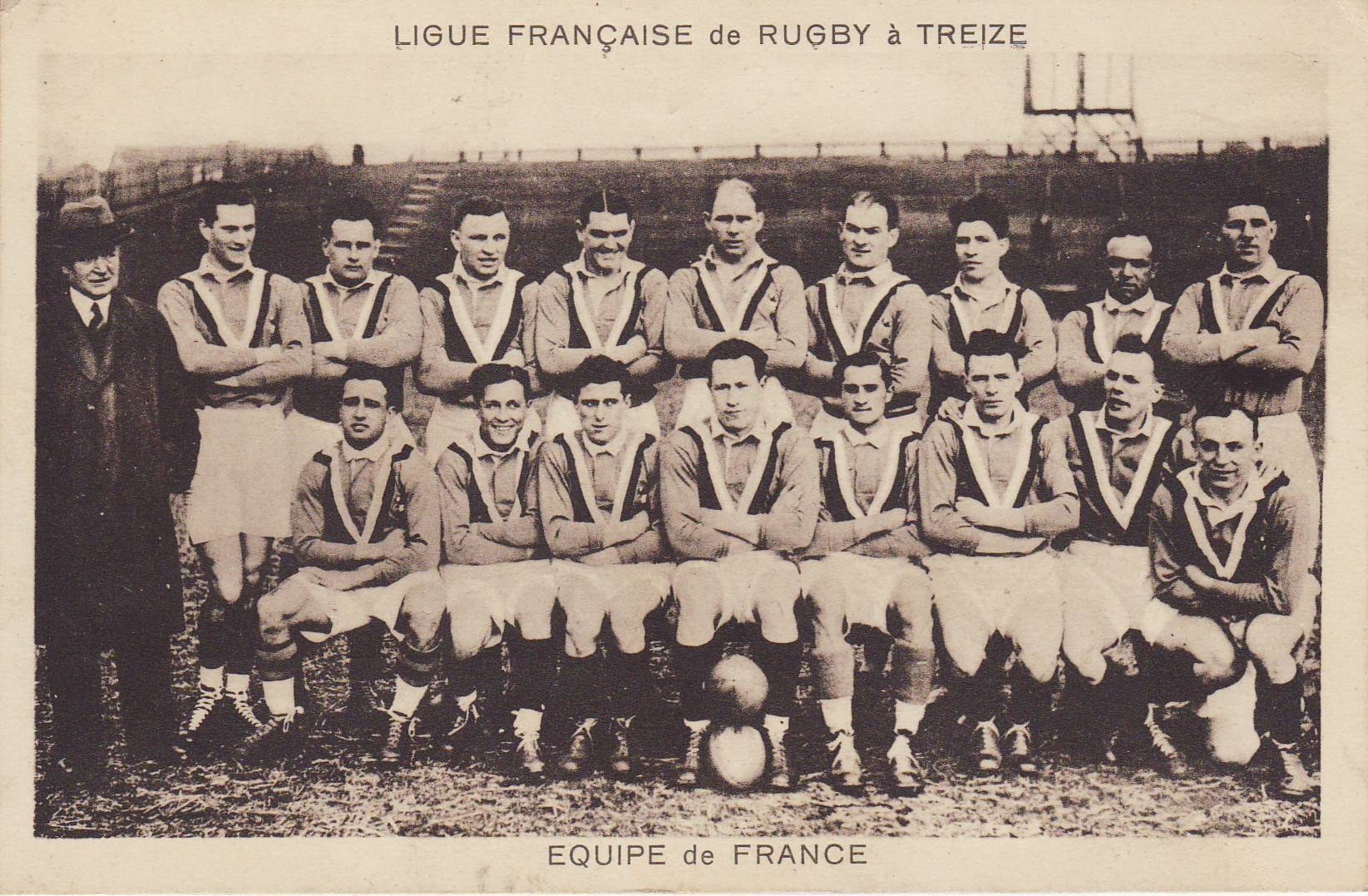 Black and white photo of a rugby team with some standing and some squatting, a ball on the ground, and "Ligue Française de Rugby à Treize" at the top and bottom.