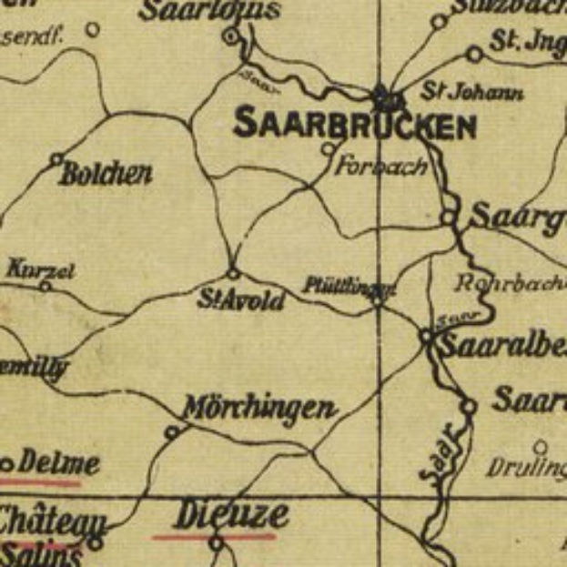 Ein detaillierter alter Stadtplan von Saarbrücken, Deutschland, mit Straßen, Gebäuden und Sehenswürdigkeiten, der klassische Schrifttext enthält, der den Standort der Stadt angibt.
