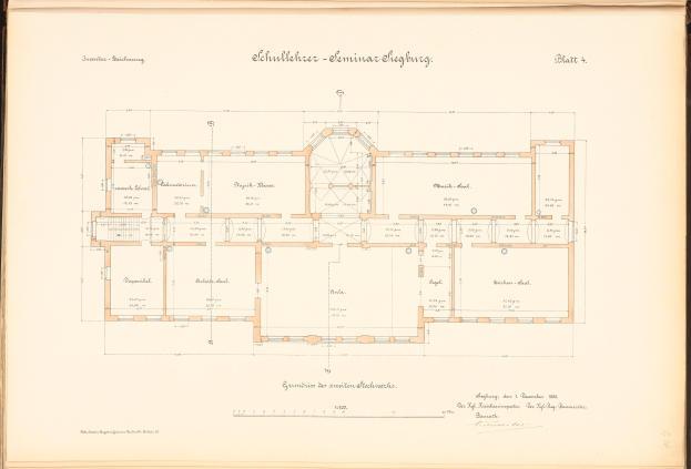 Old book with a detailed floor plan drawing of the Schullacher-Seminar Schütze German school building, showing room layouts, windows, doors, and textual information about dimensions and features.