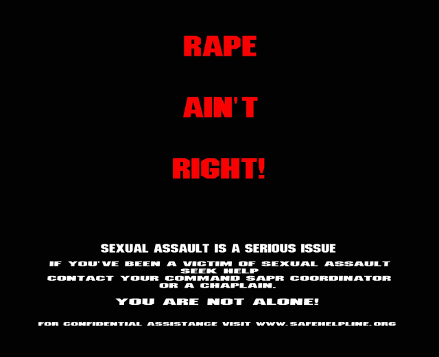 Plakat mit fettem schwarzem Text auf einem weißen Hintergrund, der "Rape Ain't Right: Sexual Assault is a Serious Issue" lautet und von einem schwarzen Rahmen umgeben ist.