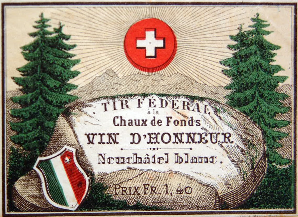 Plakat mit einer Schweizer Flagge, Bäumen, Bergen, einem Schild und der Aufschrift "Tir Federal Chaux de Fonds Vin d'Honneur".