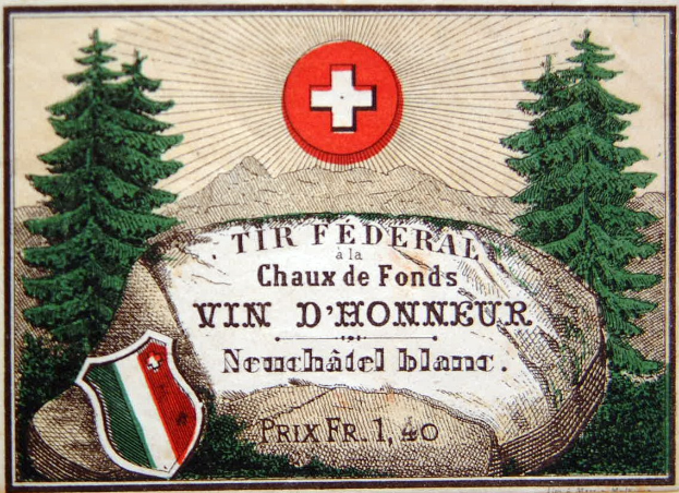Plakat mit einer Schweizer Flagge, Bäumen, Bergen, einem Schild und der Aufschrift "Tir Federal Chaux de Fonds Vin d'Honneur".