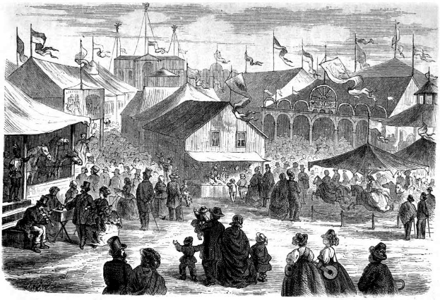 Eine Schwarz-Weiß-Zeichnung eines lebhaften viktorianischen Karnevals in London, England, mit Zelten, Gebäuden, Fahnen, Polen und Text unten, der besagt "Victorian Carnival in London, England".