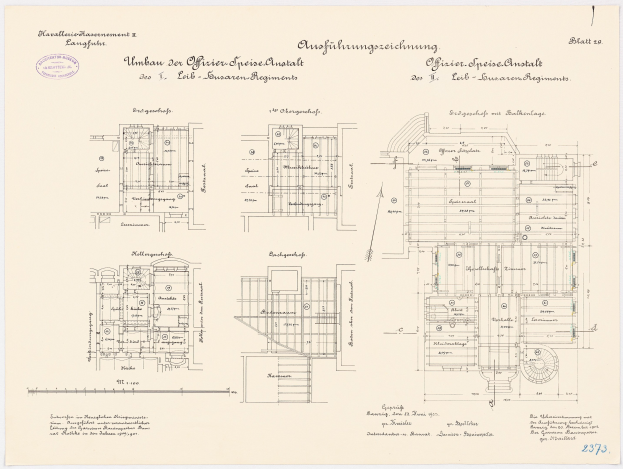 Schwarzes und weißes Grundrissbild des ehemaligen Bundeskanzleramts, das detaillierte Layout und bauliche Elemente zeigt.