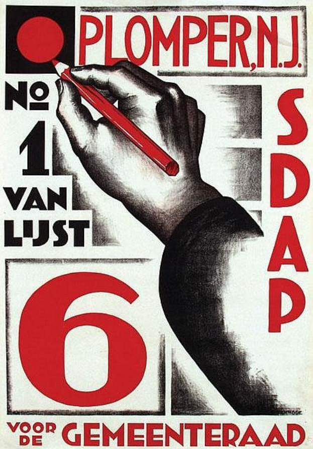 A hand holding a red ball in front of a poster with the text "Plompernj no 1 van lijst 6 voor gemeenteraad".