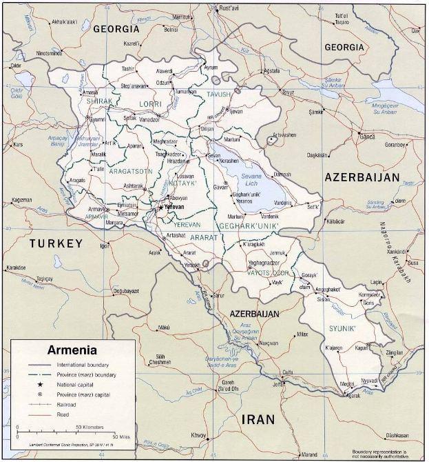 Detailierte Landkarte von Armenien und Aserbaidschan mit Grenzlinien, Städten und geografischen Merkmalen.