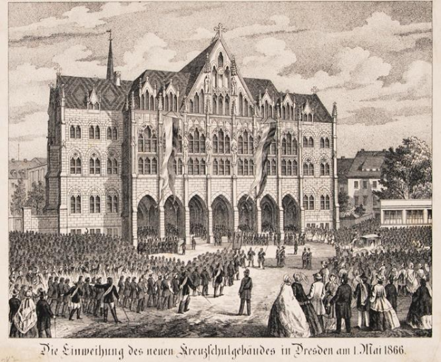Crowd of people gathered outside a building with windows and trees, with text at the bottom reading "1866 - the einweihung des neuen Kreuzschulgebändes in Dresden".